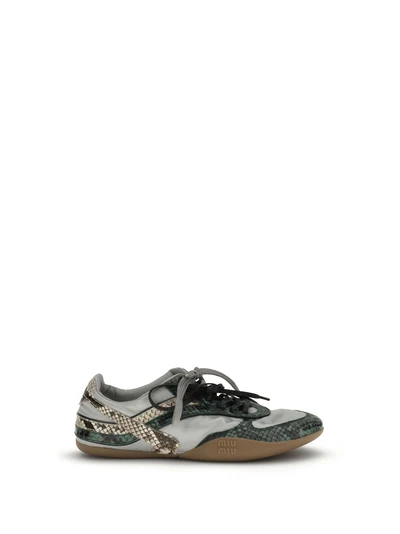 gymnasium sneakers