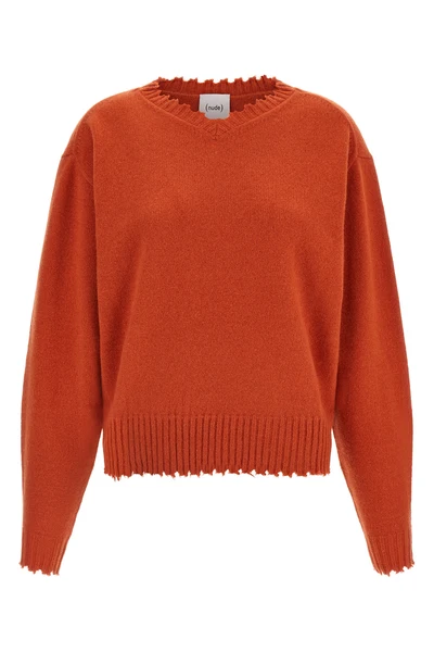 the v-neck sweater nude stands out for its pure cashmere construction that combi