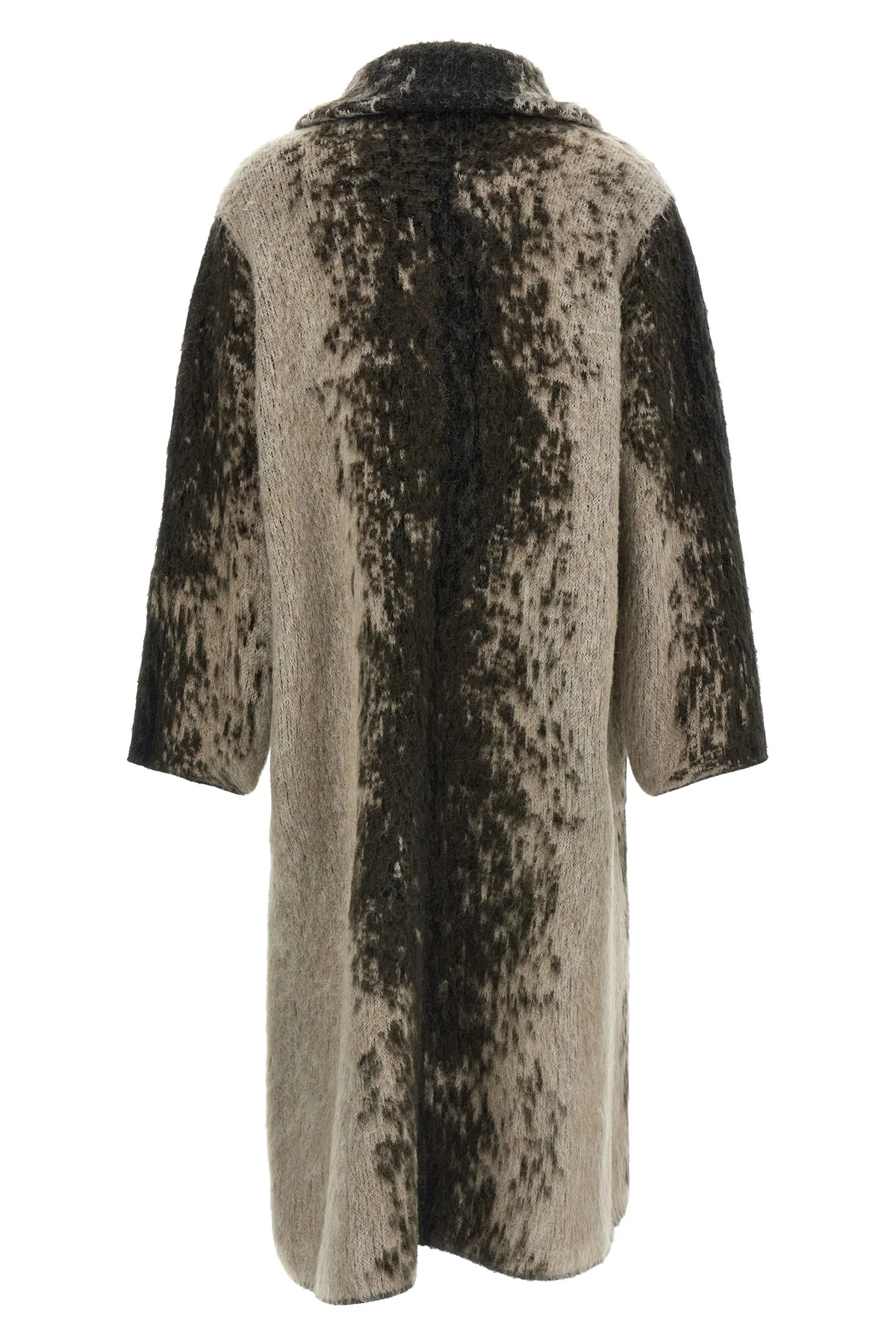 the nude coat redefines the volumes of contemporary outerwear through a straight