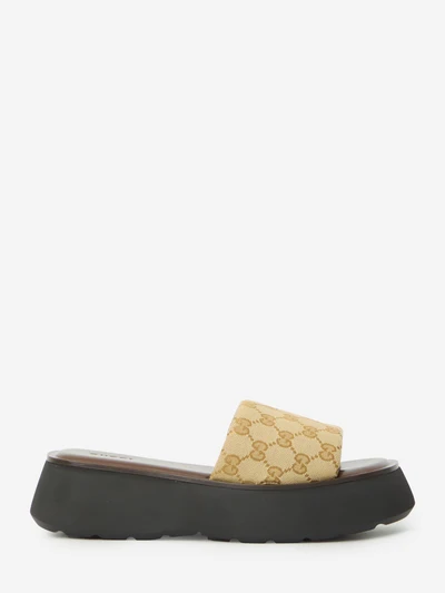 thick-soled slide sandal