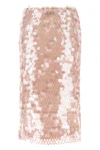 the tory burch skirt redefines the codes of the evening through a complex materi