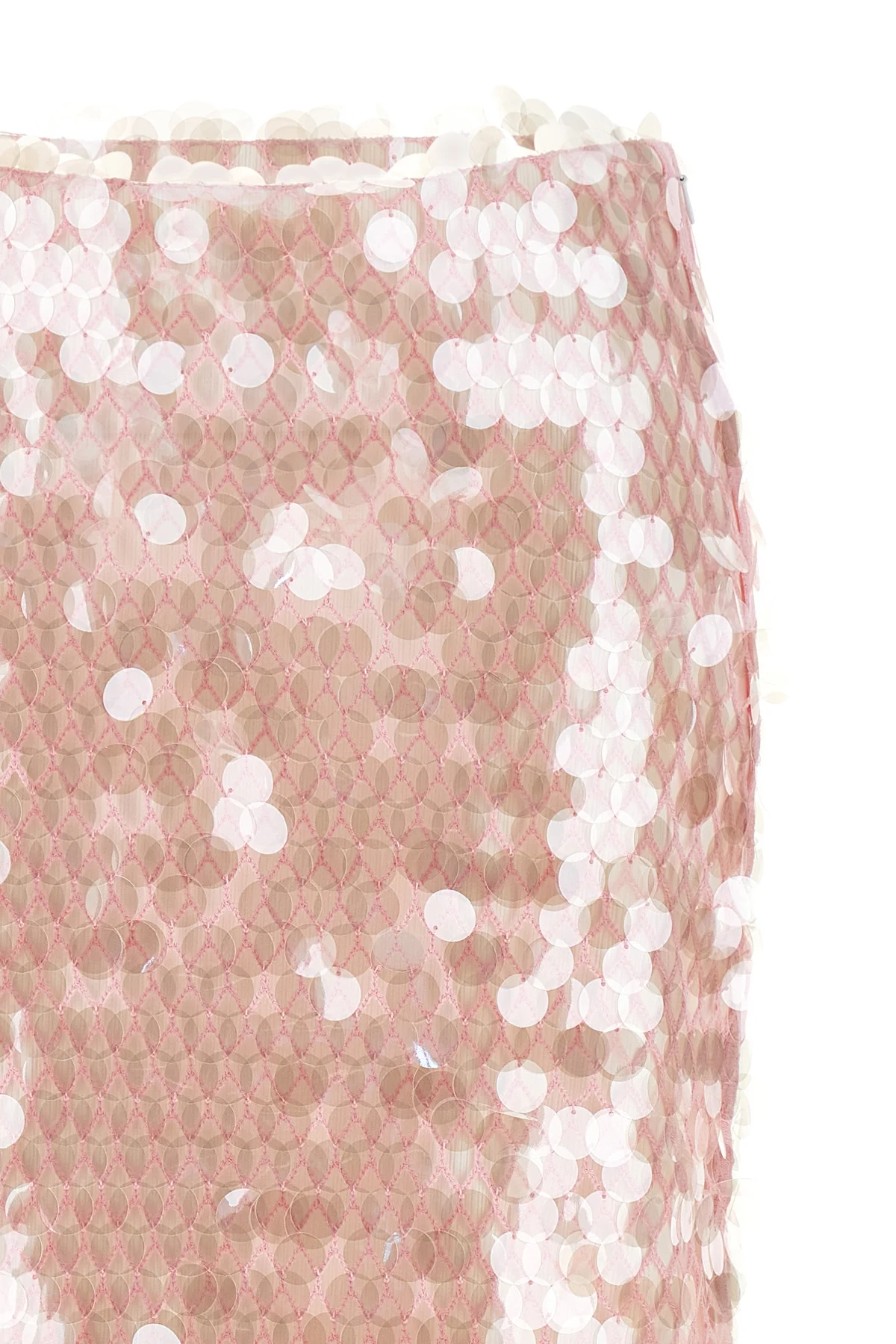 the tory burch skirt redefines the codes of the evening through a complex materi