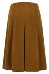 the pleated tory burch midi skirt defines a new concept of volume through a rigo