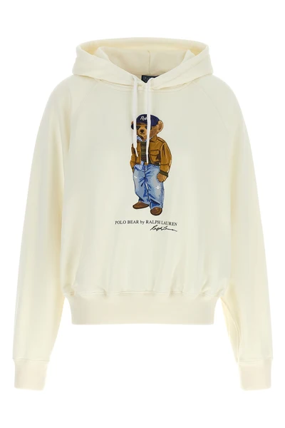 the polo ralph lauren hoodie features a soft silhouette made of a compact cotton