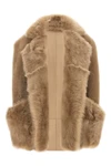 the blancha vest in fine sheepskin is distinguished by a sleeveless silhouette