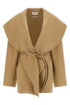 the sportmax spxuguale jacket redefines the volumes of outerwear through a rig