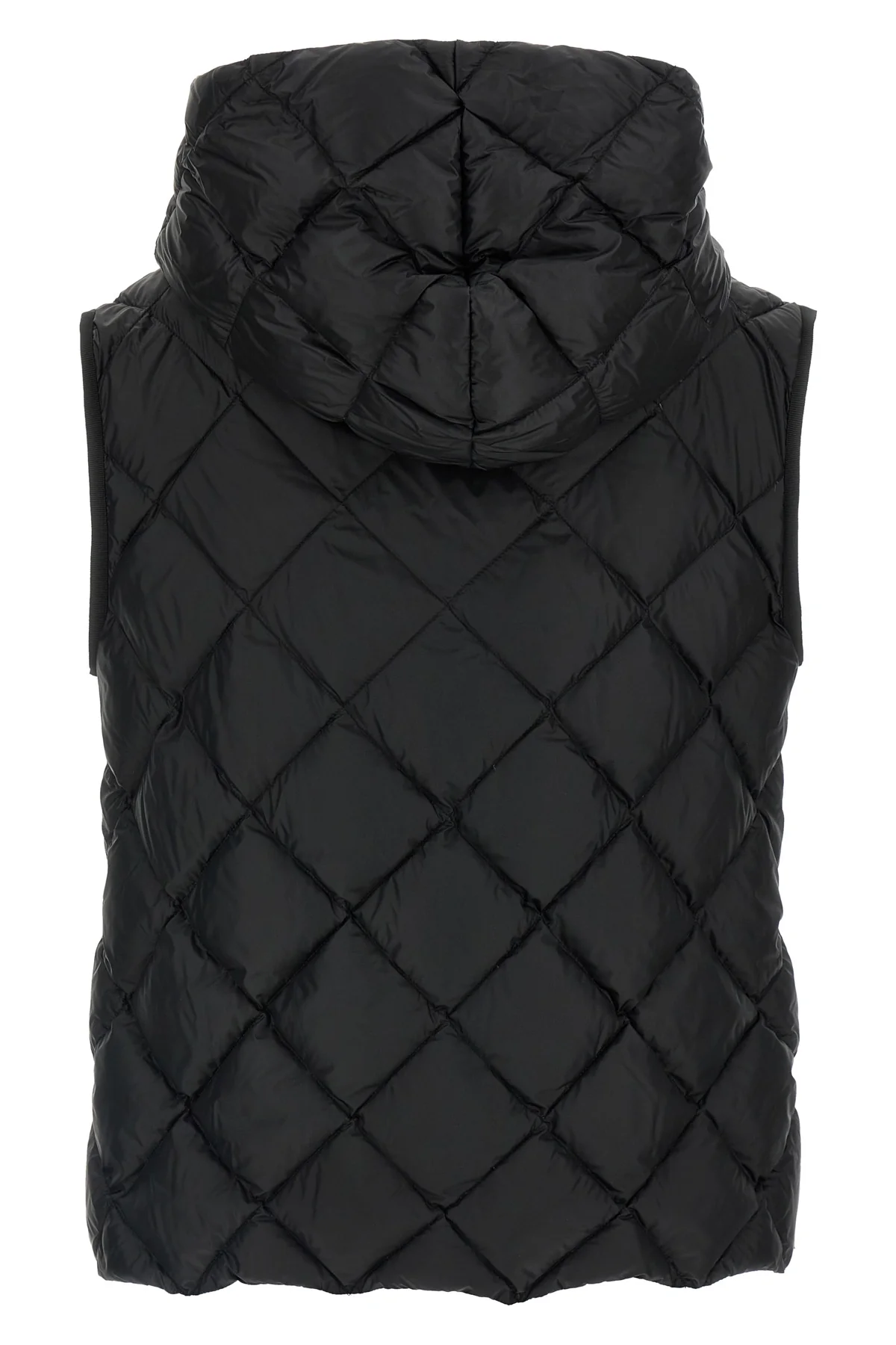 the weekend max mara giochi vest defines a new concept of outerwear through ca