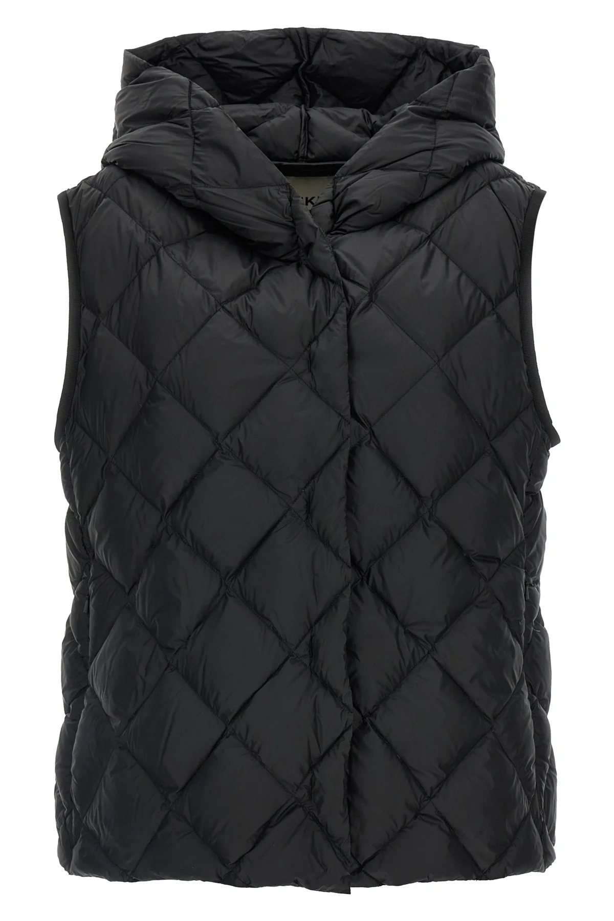 the weekend max mara giochi vest defines a new concept of outerwear through ca