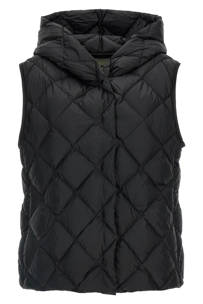 the weekend max mara giochi vest defines a new concept of outerwear through ca
