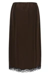 the twinset longuette skirt stands out for its fluid silhouette and essential ae