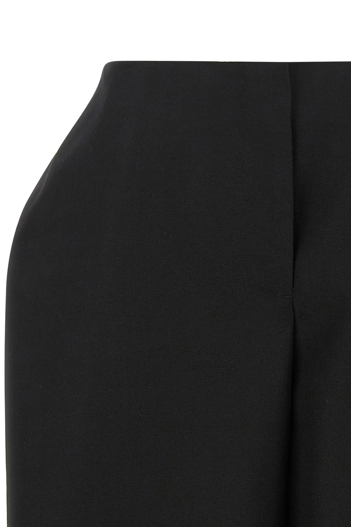 jacquemus le short cubisto bermuda shorts redefine the codes of contemporary