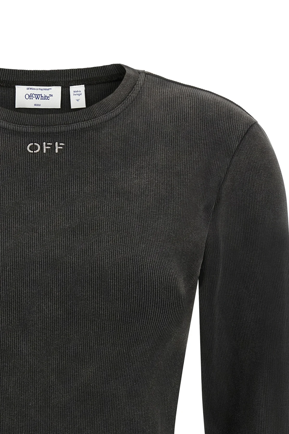 the off-white off stamp long-sleeved t-shirt defines a tight silhouette throug