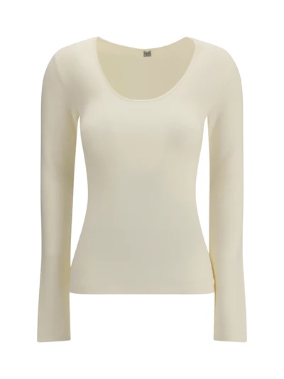 compact sweater