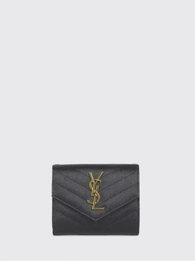 womans wallet