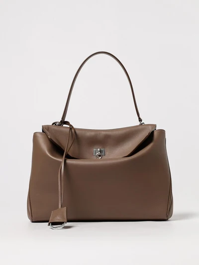 womans shoulder bag