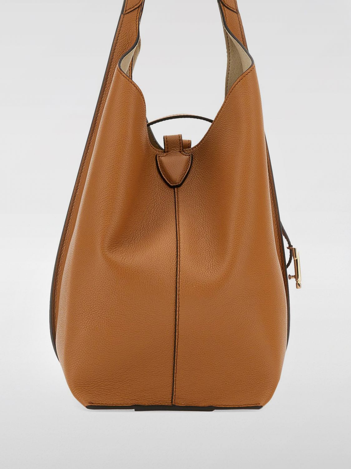 woman's shoulder bag
