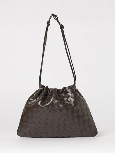 womans shoulder bag