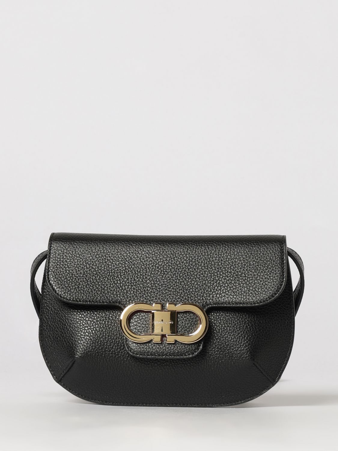 woman's shoulder bag