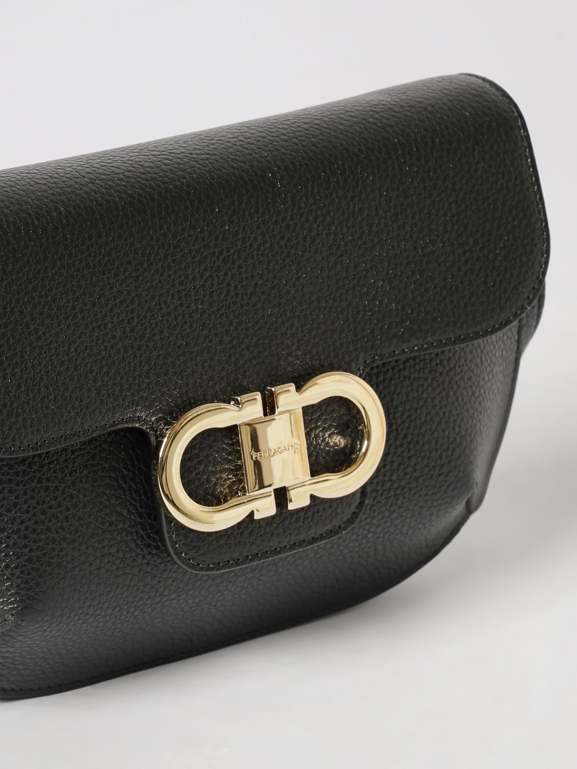 woman's shoulder bag