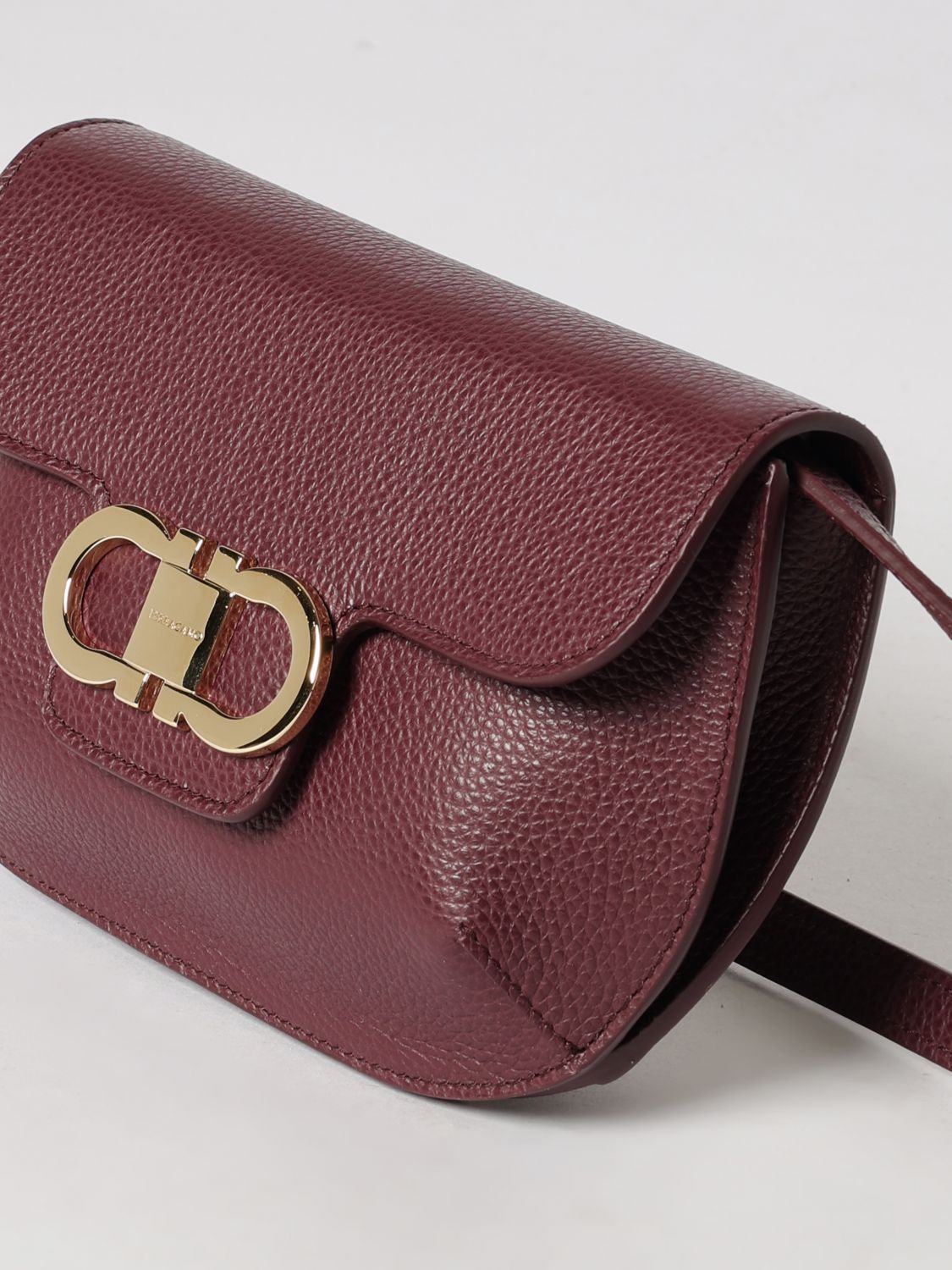 woman's shoulder bag