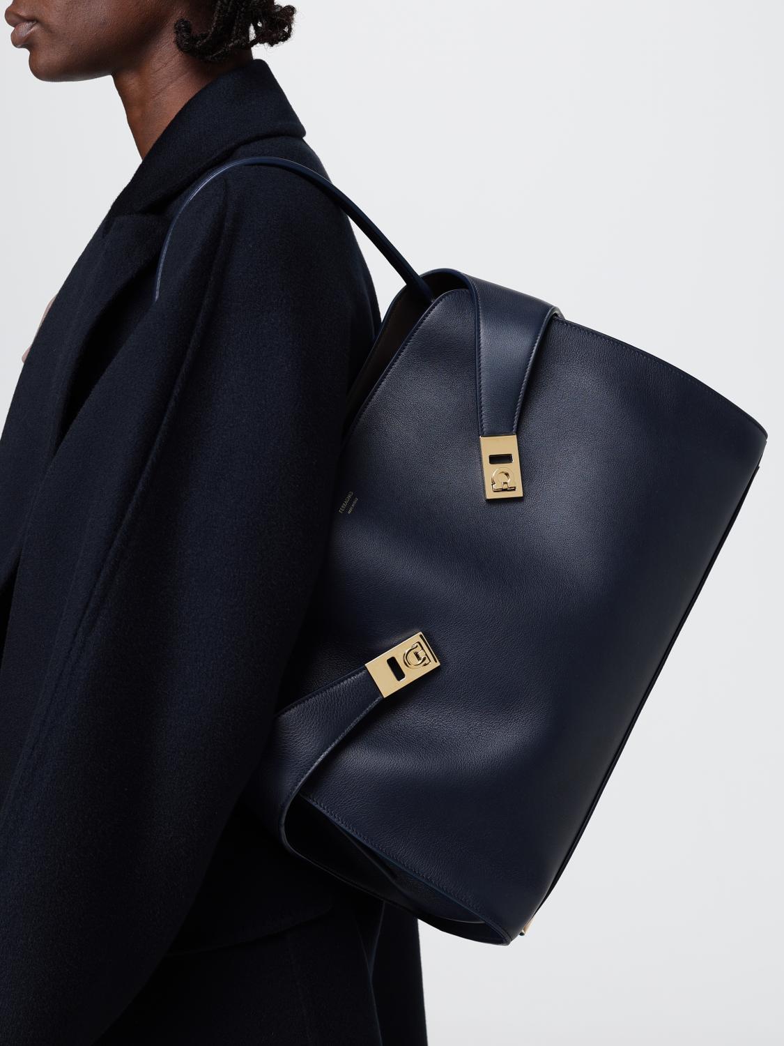 woman's shoulder bag