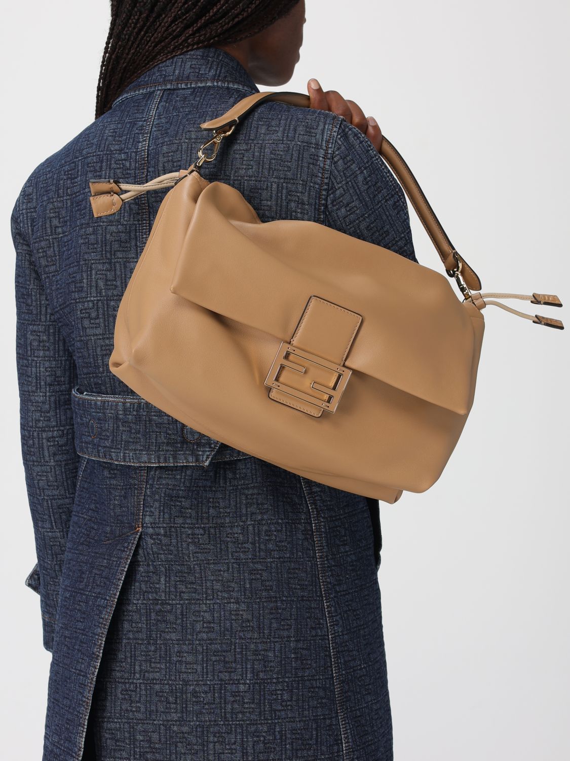 woman's shoulder bag