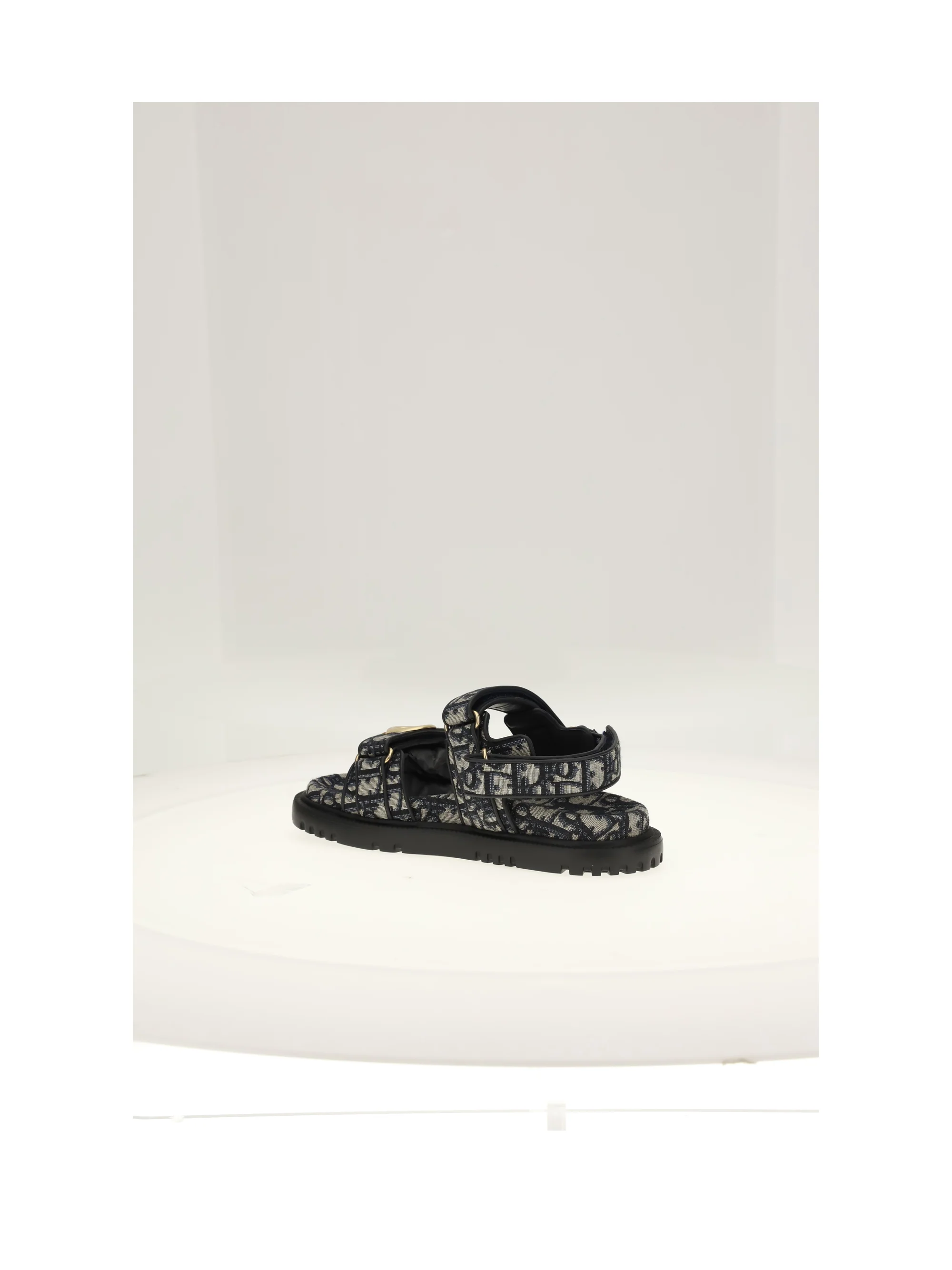 sandal shoes