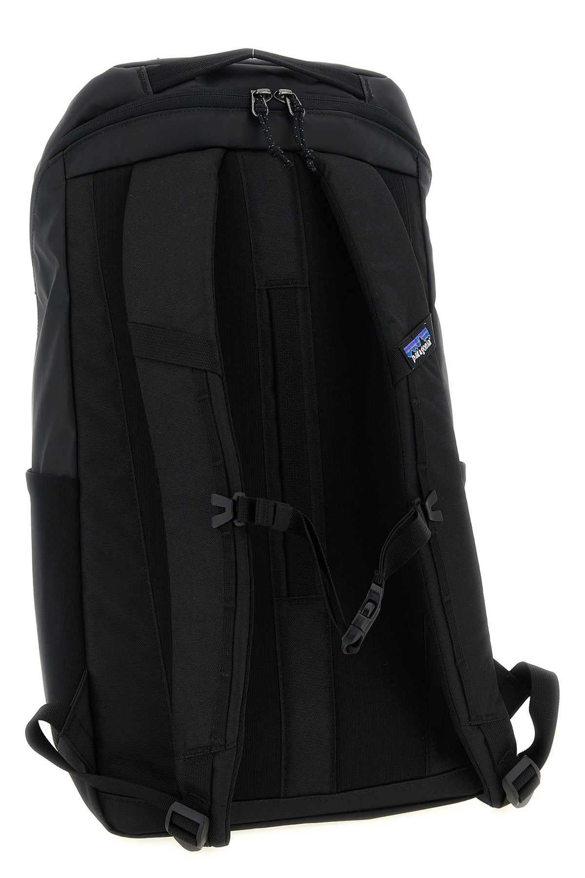 water-repellent and abrasion-resistant polyester ripstop black hole® pack back