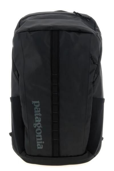 water-repellent and abrasion-resistant polyester ripstop black hole® pack back