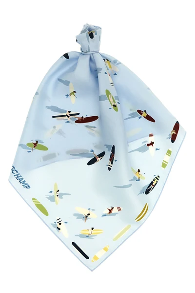the longchamp en attendant la vague scarf stands out for its square shape and pu