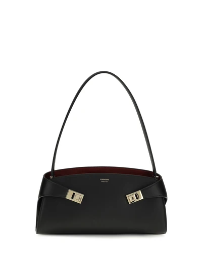 hug east-west shoulder bag