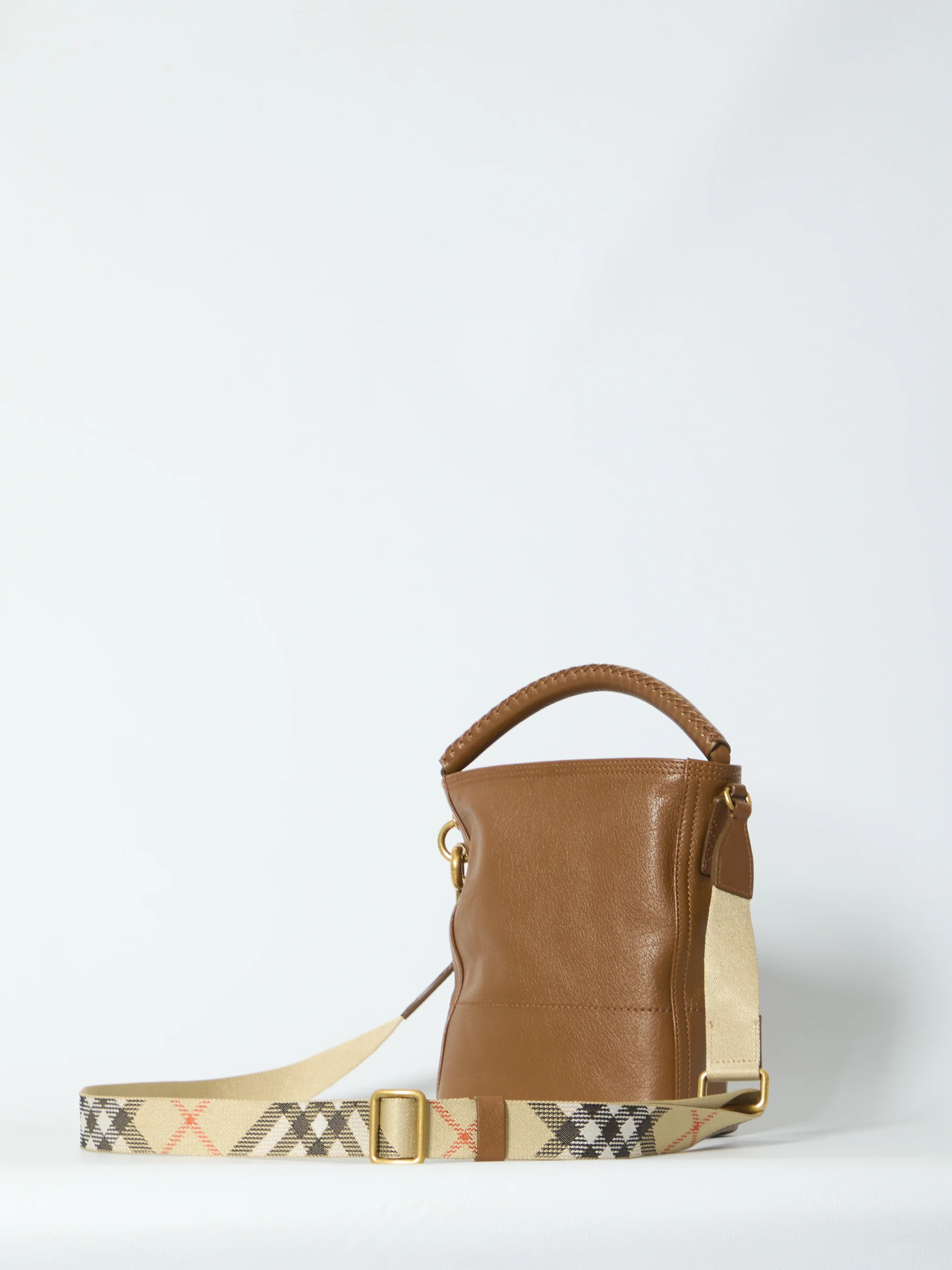 b clip bucket bag