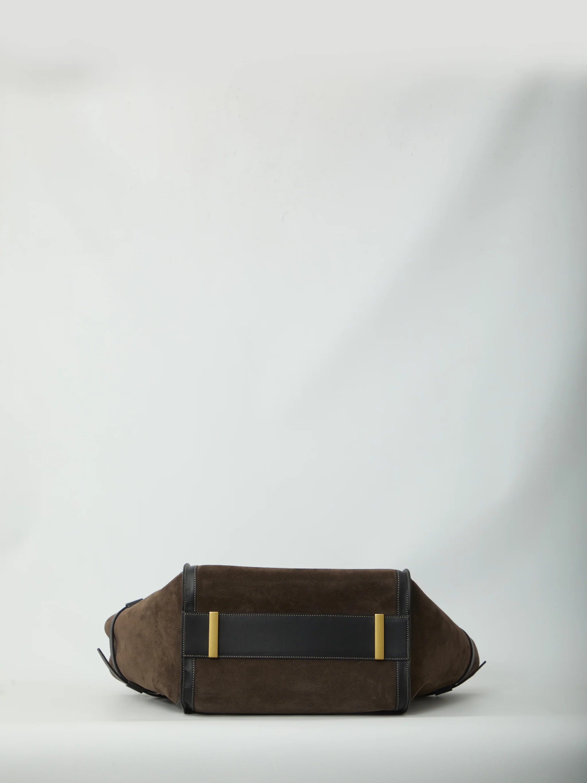 medium t signature shopping bag