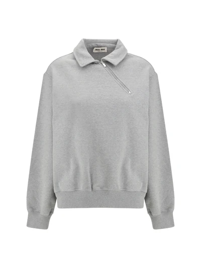 sweatshirt with oblique zip closure