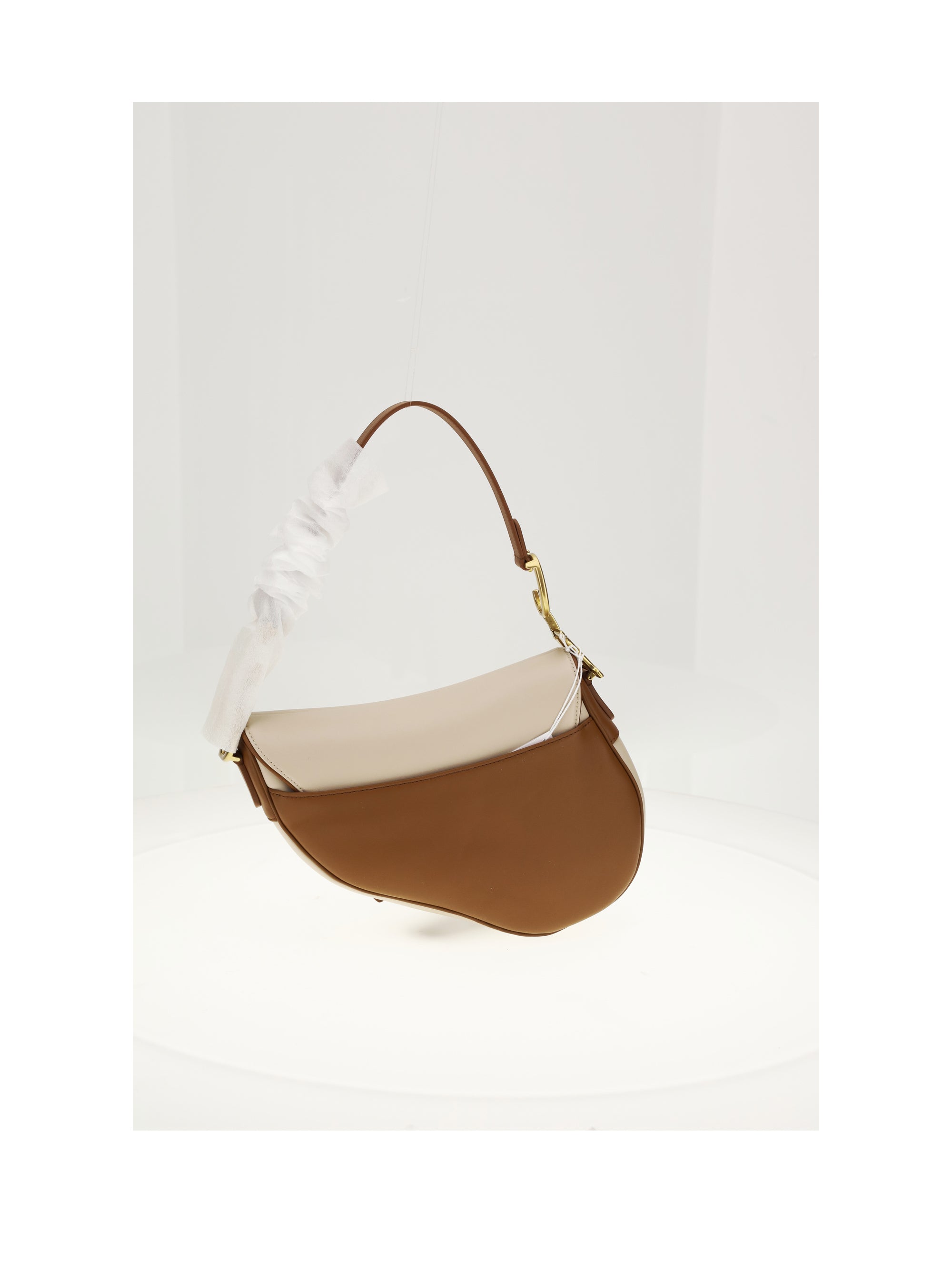 medium saddle bicolor