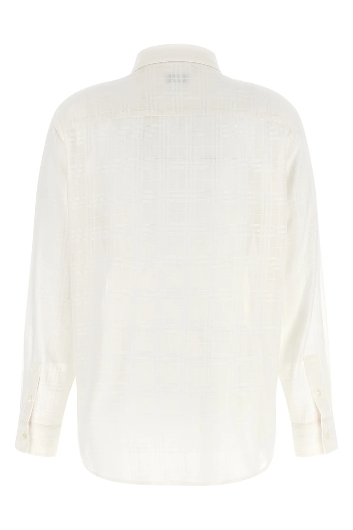the burberry emma shirt redefines the codes of everyday elegance through metic