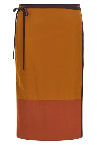 midi skirt in color-block nylon