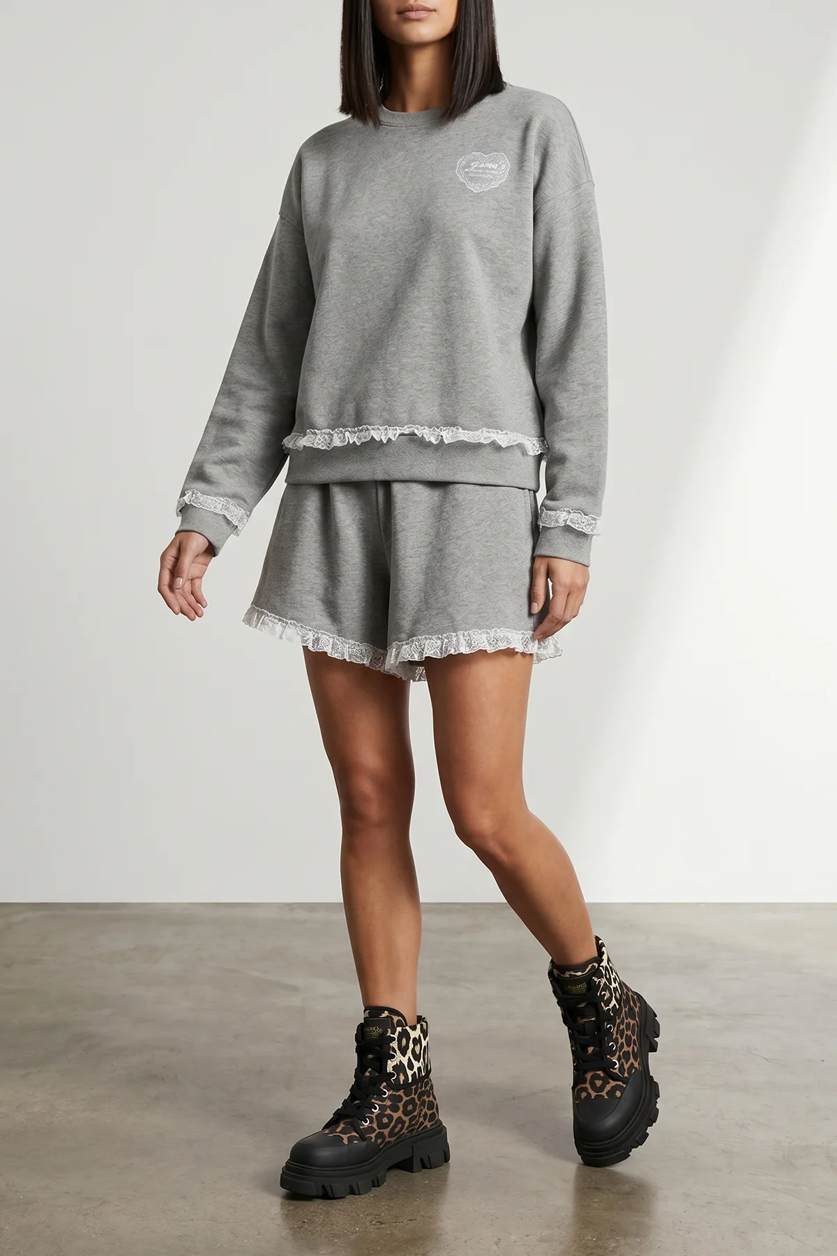 GANNI M the ganni isoli sweatshirt features a relaxed silhouette