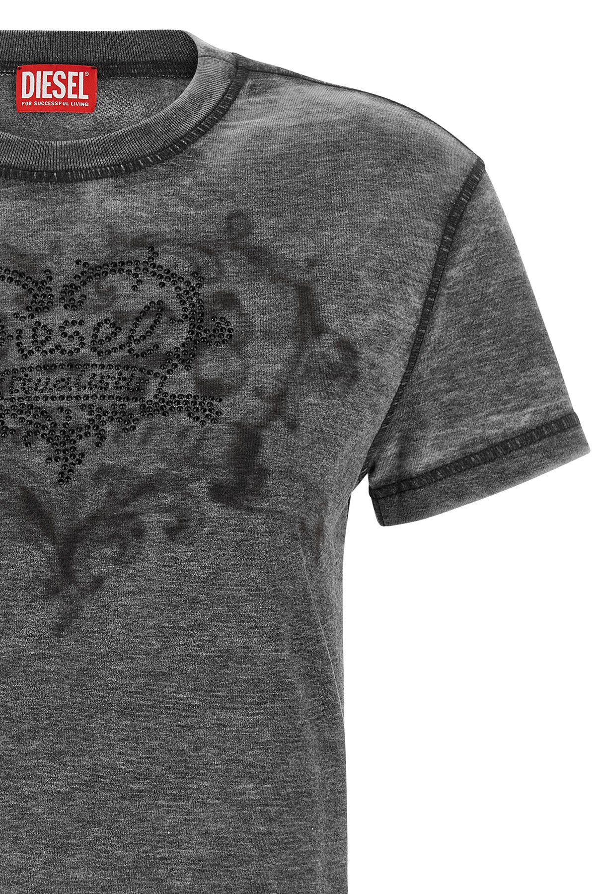 diesels t-ila-aa1 short-sleeved t-shirt stands out for its slim silhouette an