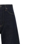 the luna agolde jeans redefine the volumes of the daily wardrobe through an in