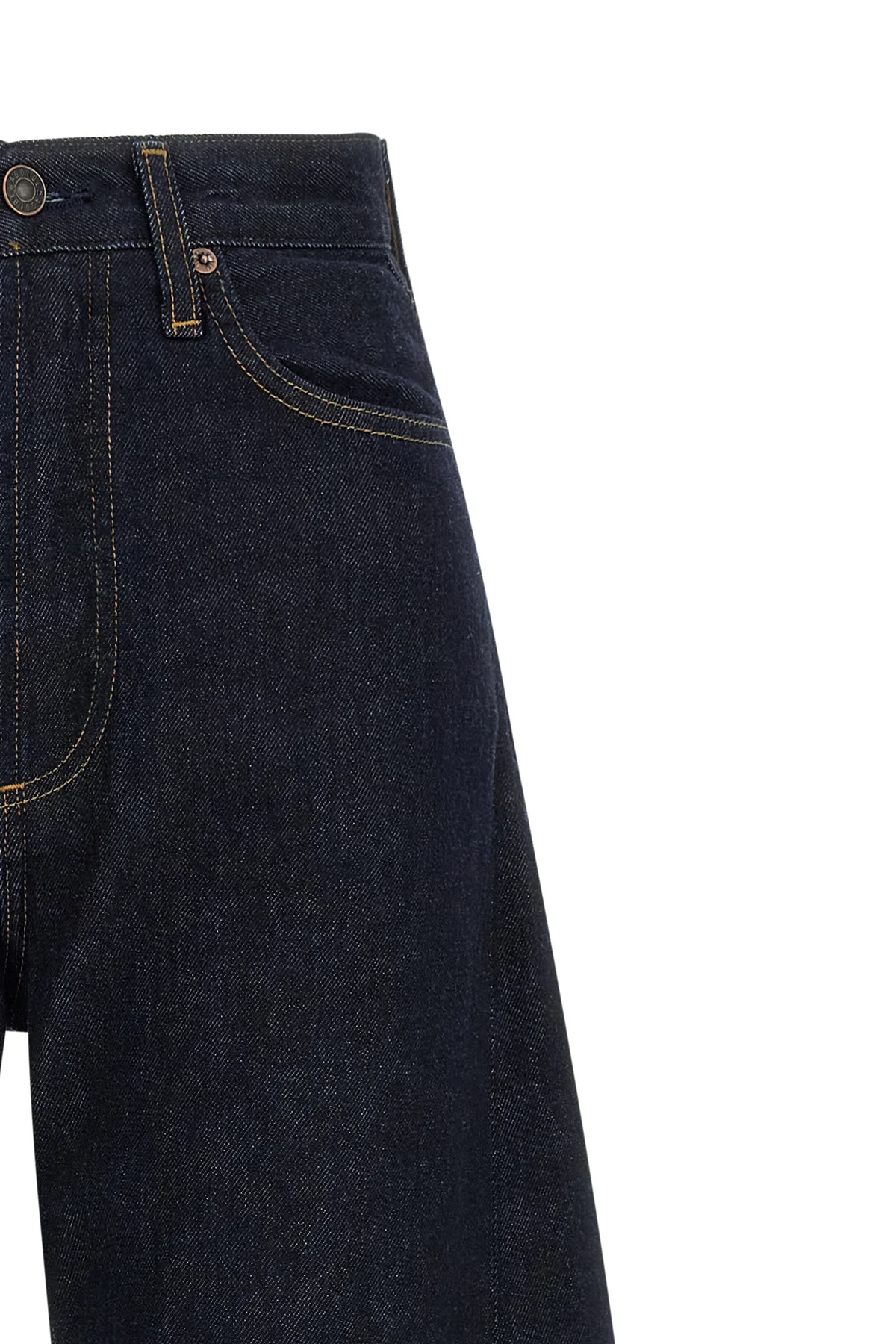 the luna agolde jeans redefine the volumes of the daily wardrobe through an in