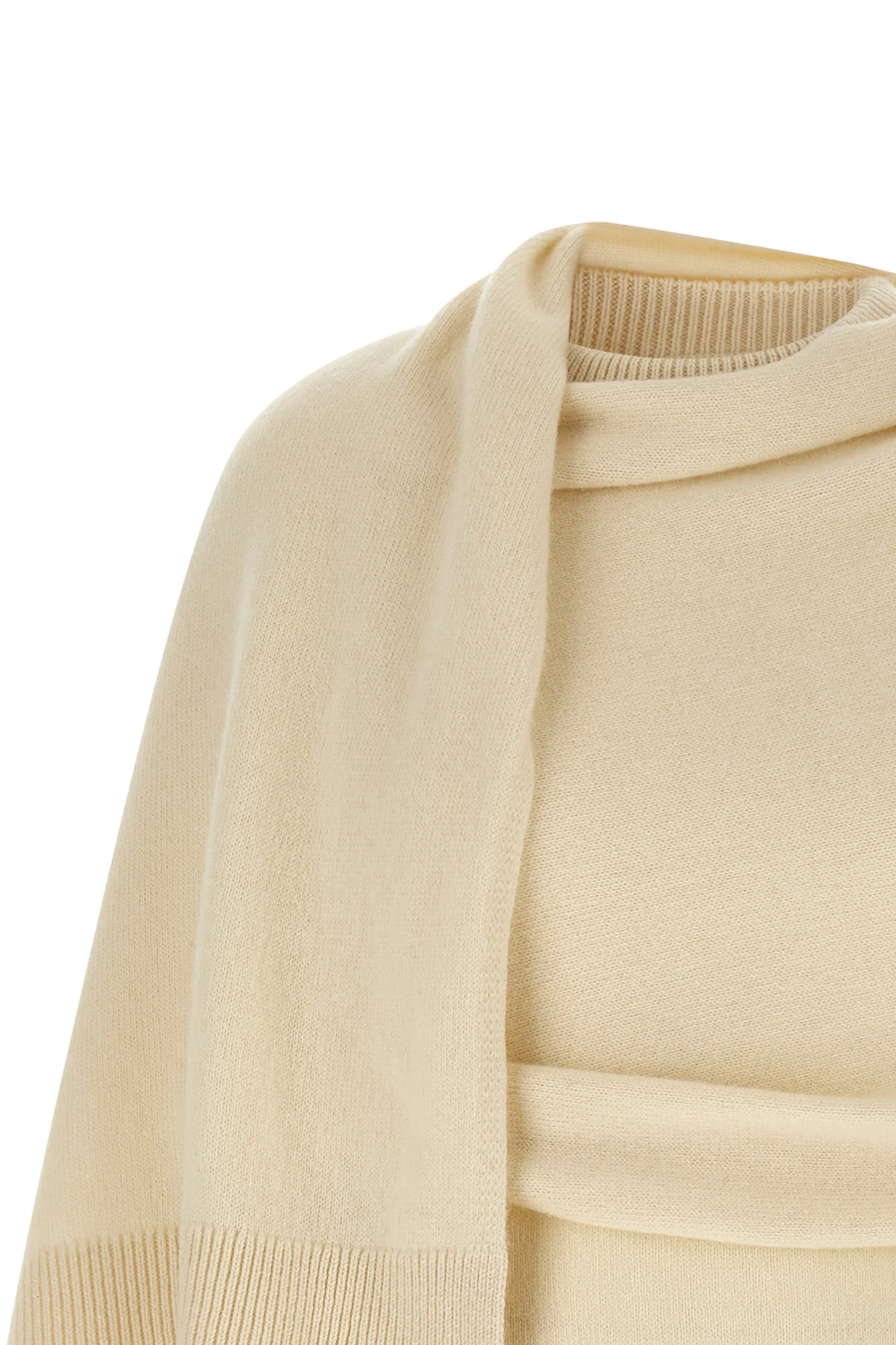 the armarium alida sweater redefines knitwear through a hybrid and innovative
