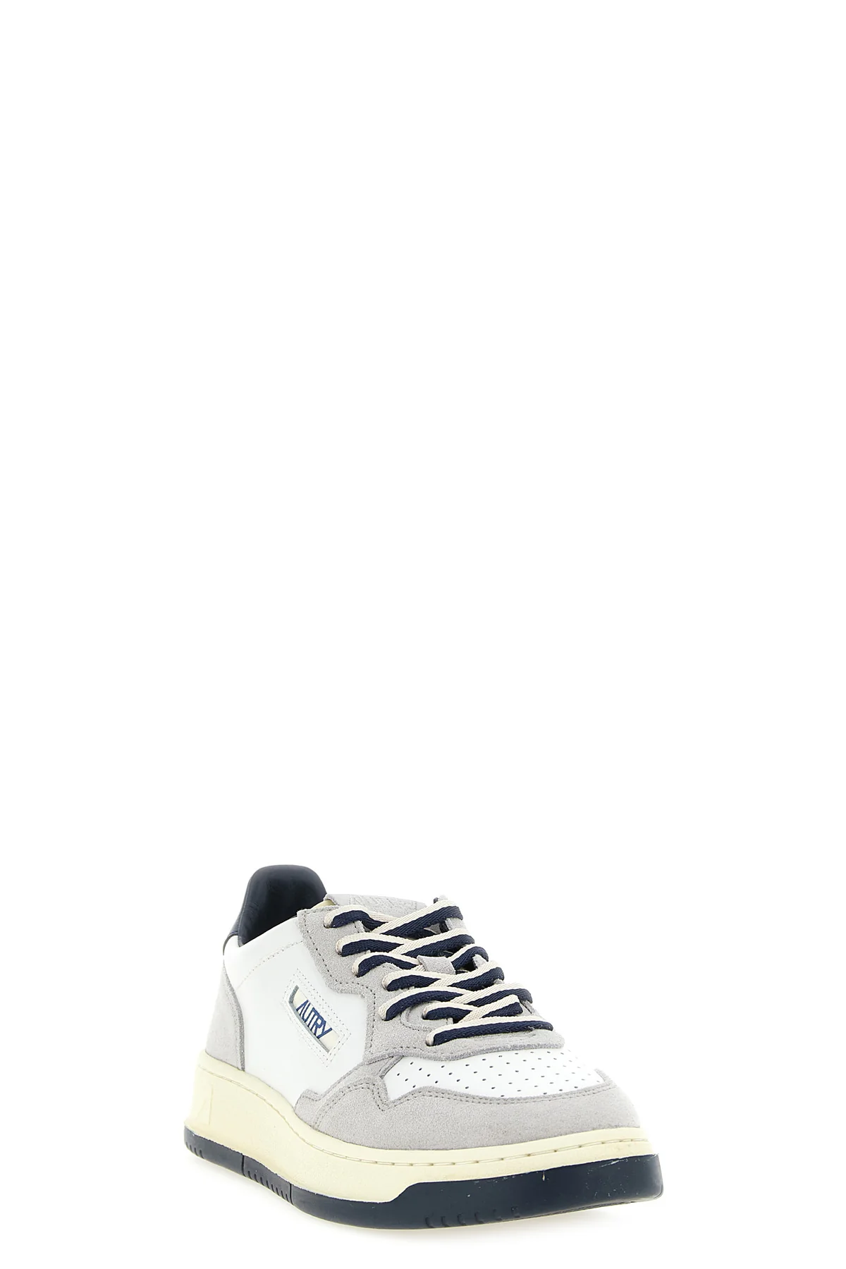 AUTRY 40 autry medalist low sneakers feature a structured low-top silhouette