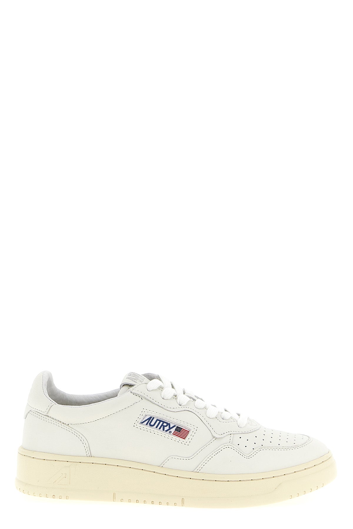 leather medalist low sneaker