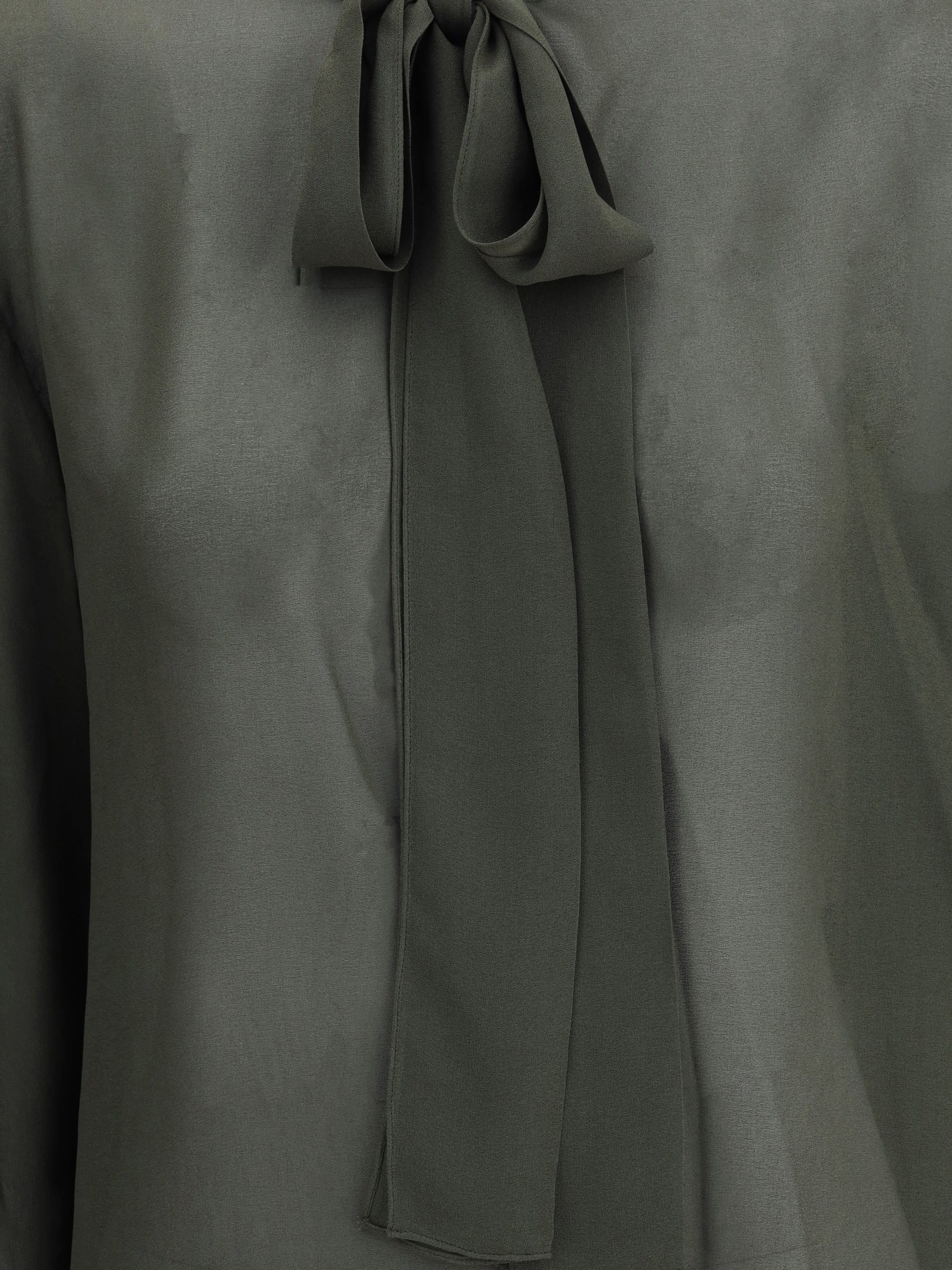 lavallière neckline blouse