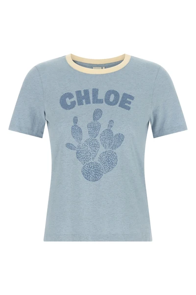 the chloé pure cotton t-shirt stands out for its essential silhouette and a méla