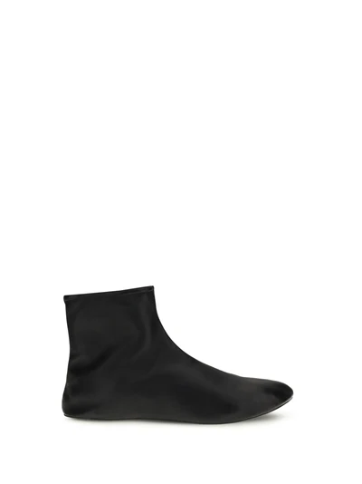 leather ankle boots lined with soft shearling
