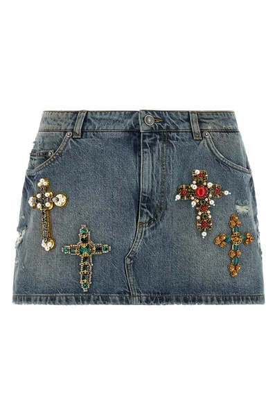 the dolcegabbana mini skirt redefines casual aesthetics through meticulous tail