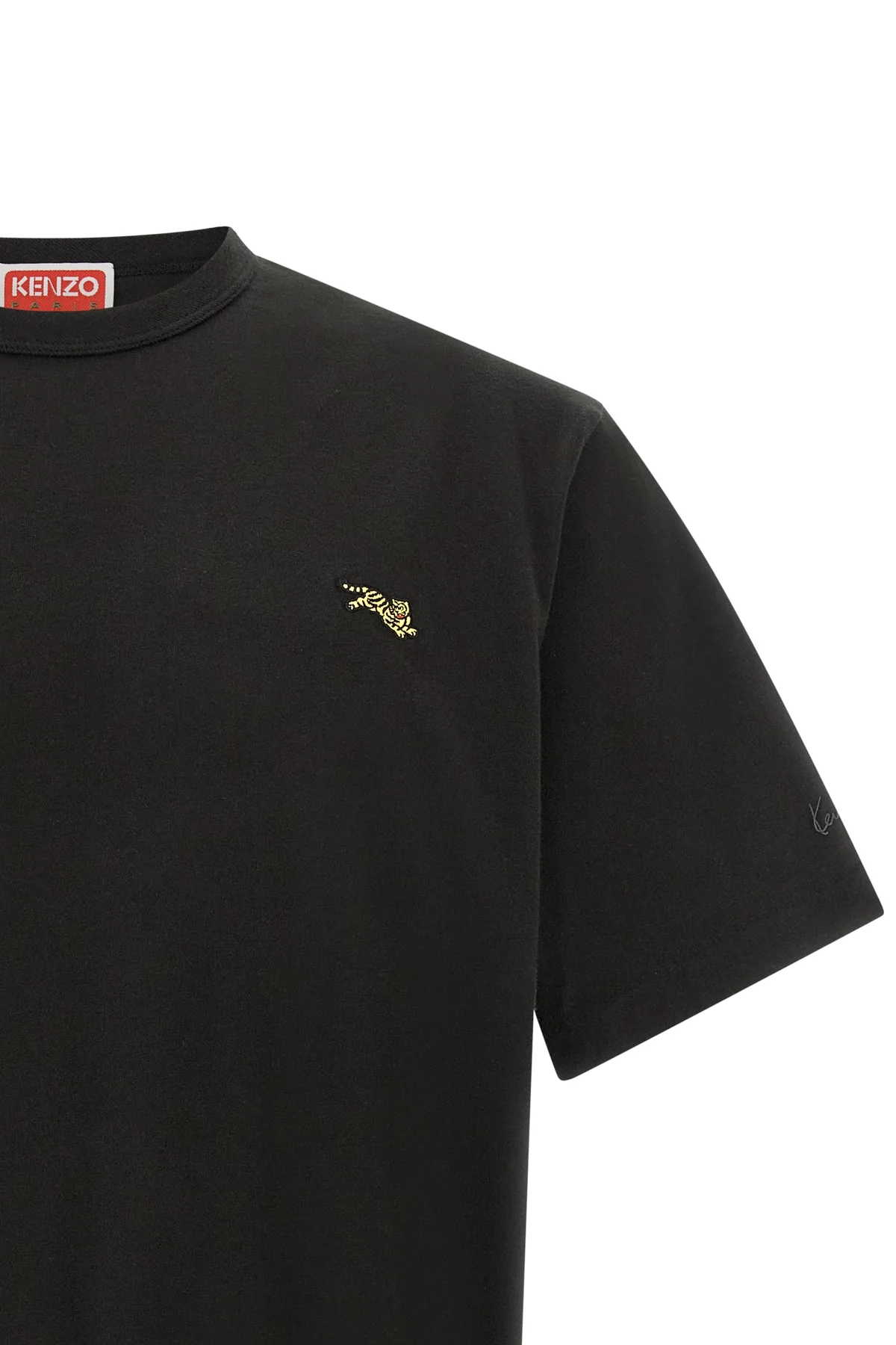 the t-shirt kenzo establishes the foundations of modern casualwear through preci