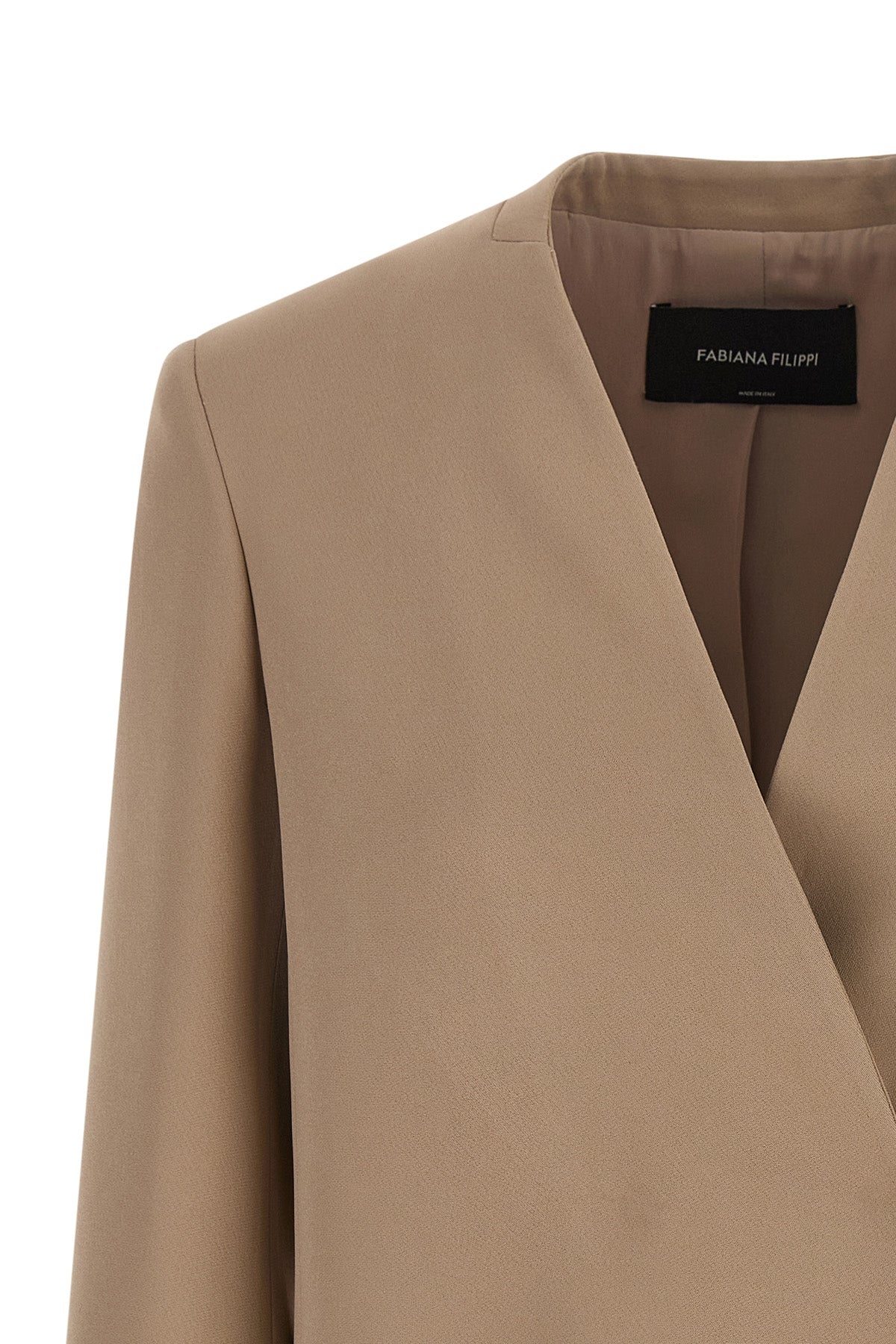 the fabiana filippi blazer stands out for its essential and lapels-free silhouet